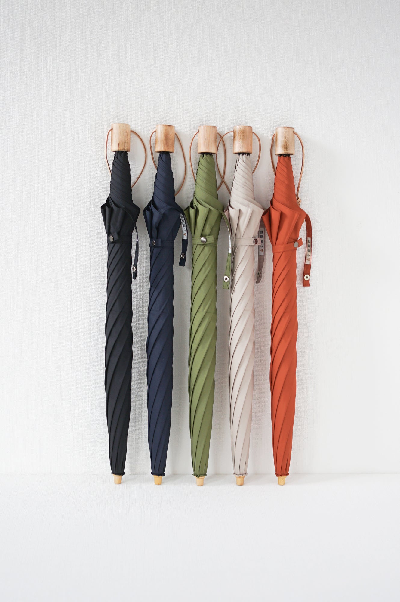 折りたたみ傘 メンズ 雨傘 皮ひも付きで持ちやすい、天然の風合いの楓のハンドル