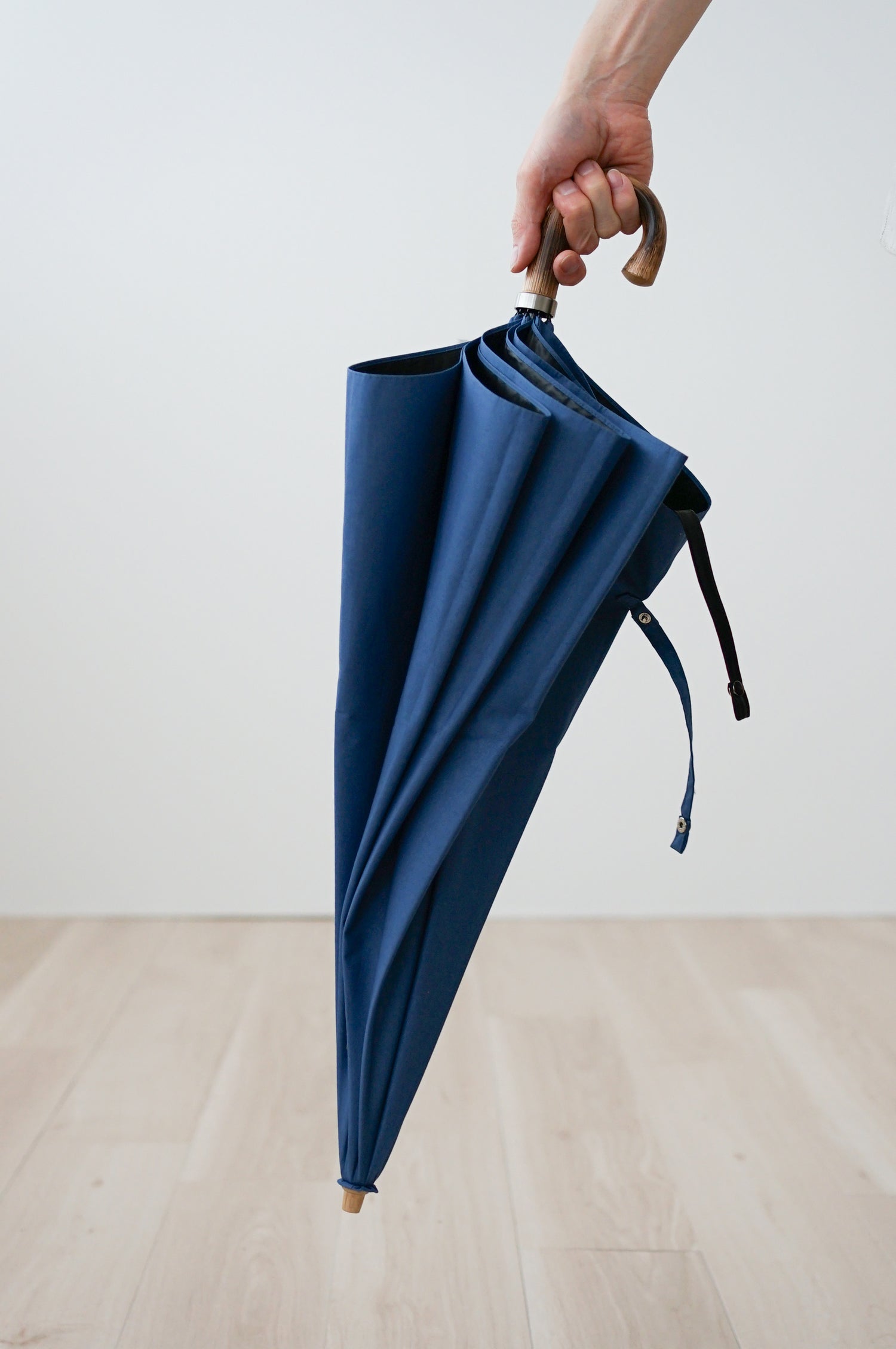 折りたたみ傘 メンズ 日傘・晴雨兼用傘 傘をたたまなくても持ち歩けます