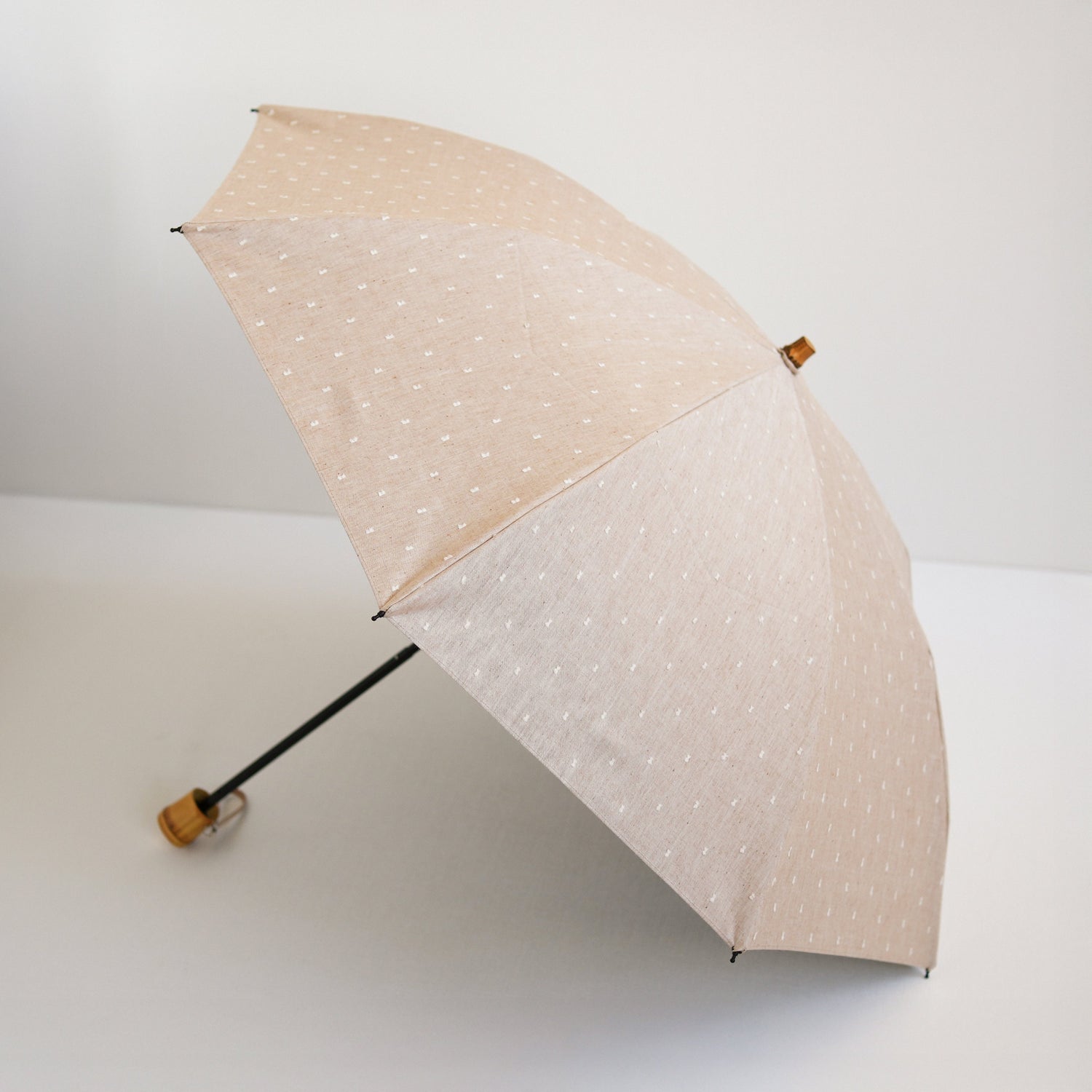 折りたたみ傘 レディース 晴雨兼用傘 遮折りたたみ傘 レディース 晴雨兼用傘 遮光・遮熱 2段折り 小宮商店 Fringe Dot Shade ベージュ(竹コンパクトタイプ)