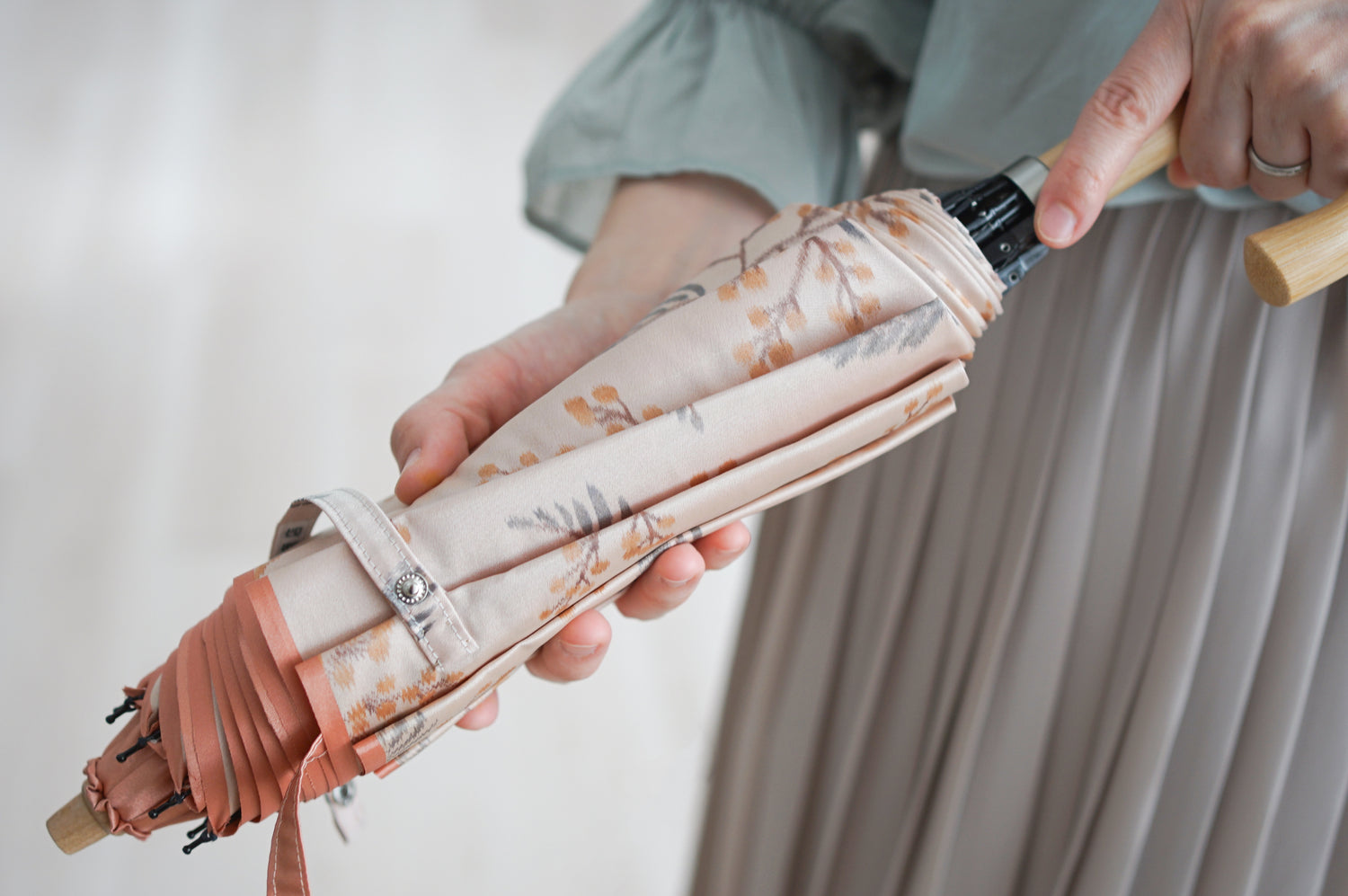 折りたたみ傘 レディース 雨傘 艶やかな光沢と重厚感が魅力の「甲州織」