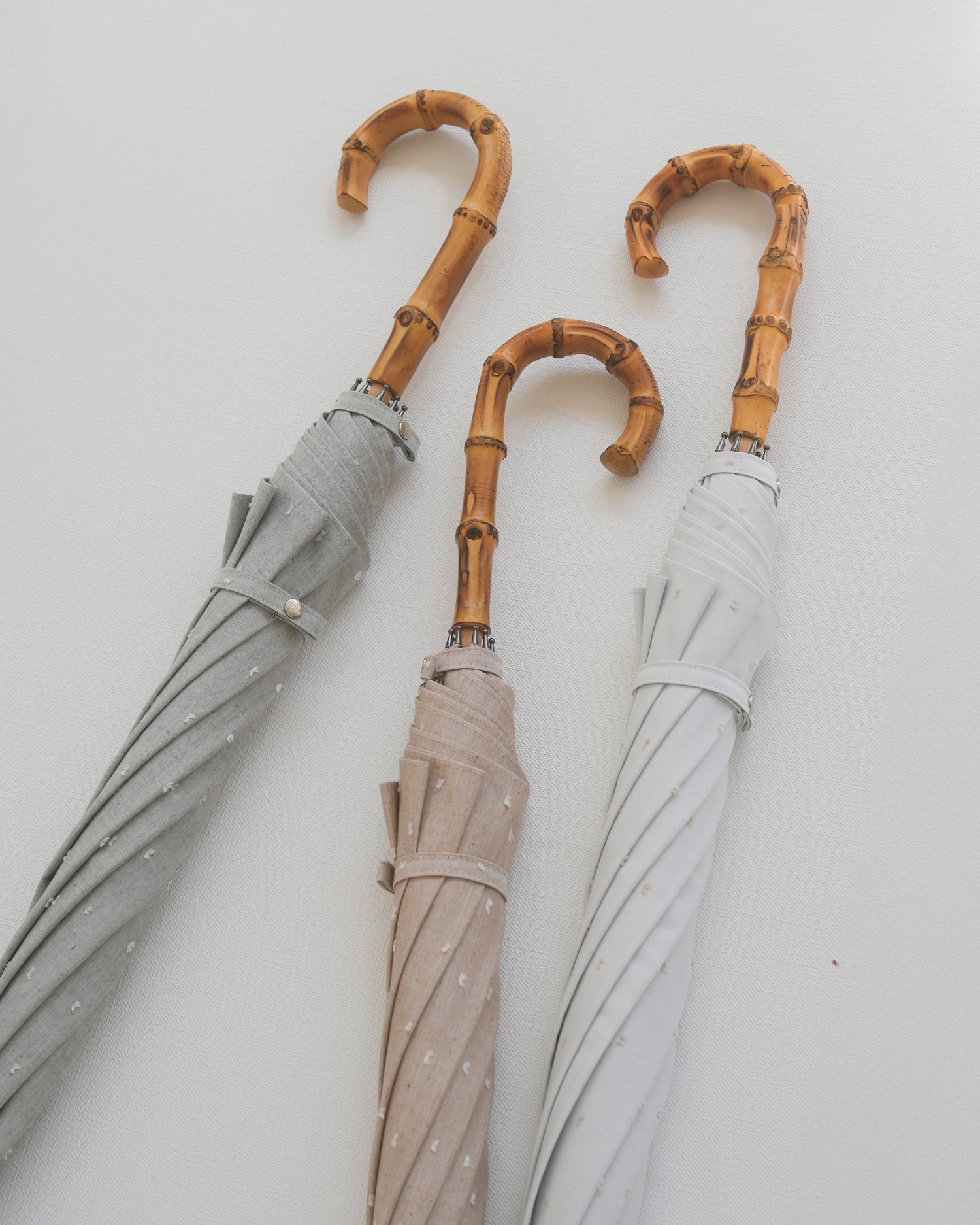 長傘 レディース 日傘・晴雨兼用傘 軽量ですべりにくい、竹のハンドル