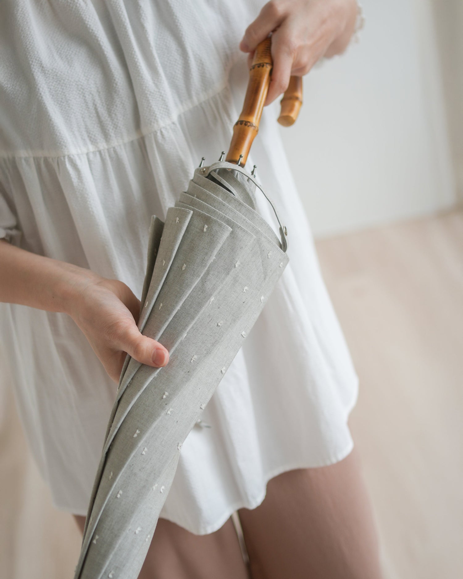 長傘 レディース 日傘・晴雨兼用傘 日傘らしい、ナチュラルな木棒の長傘