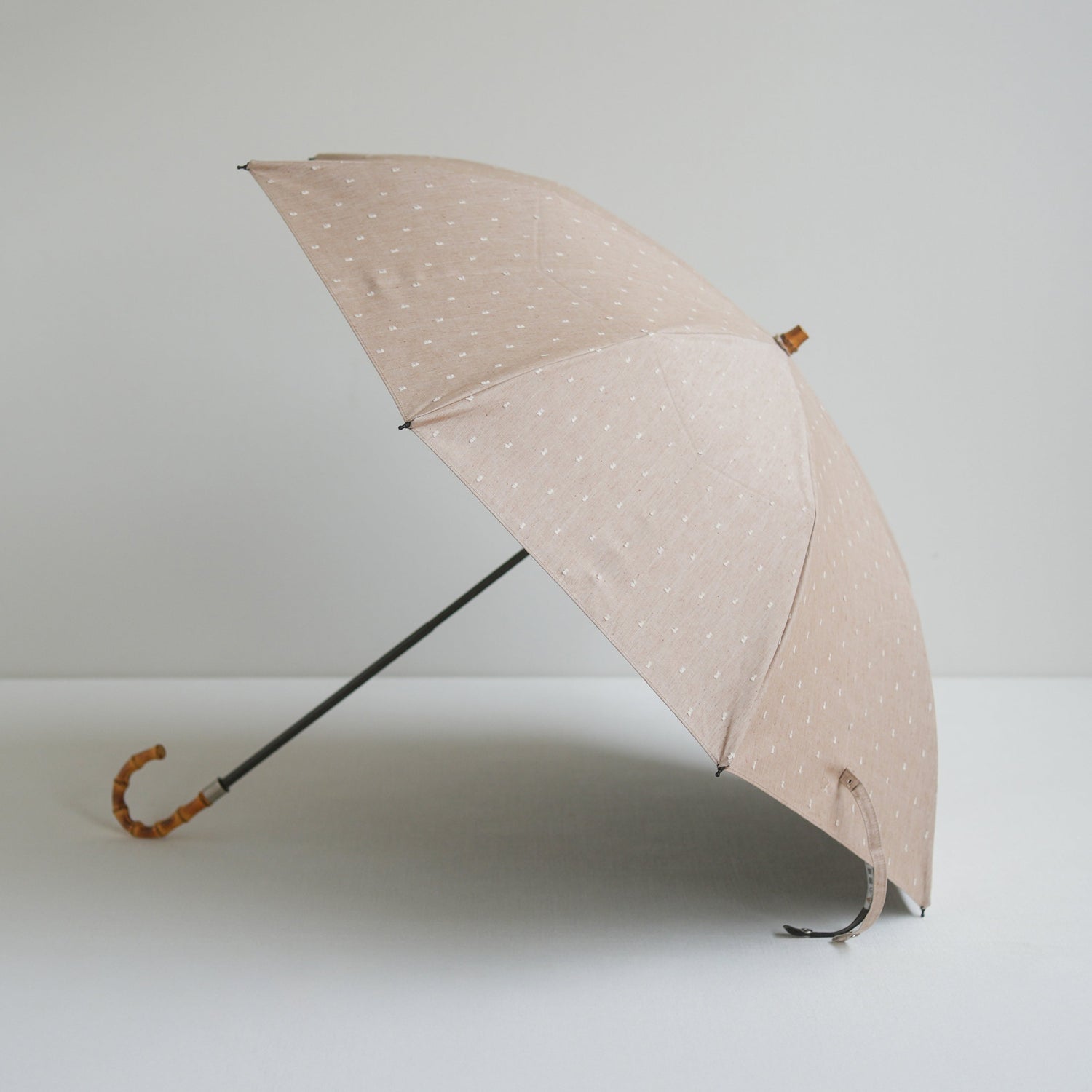 折りたたみ傘 レディース 晴雨兼用傘 遮光・遮熱 2段折り 小宮商店 Fringe Dot Shade ベージュ(竹まがりタイプ)