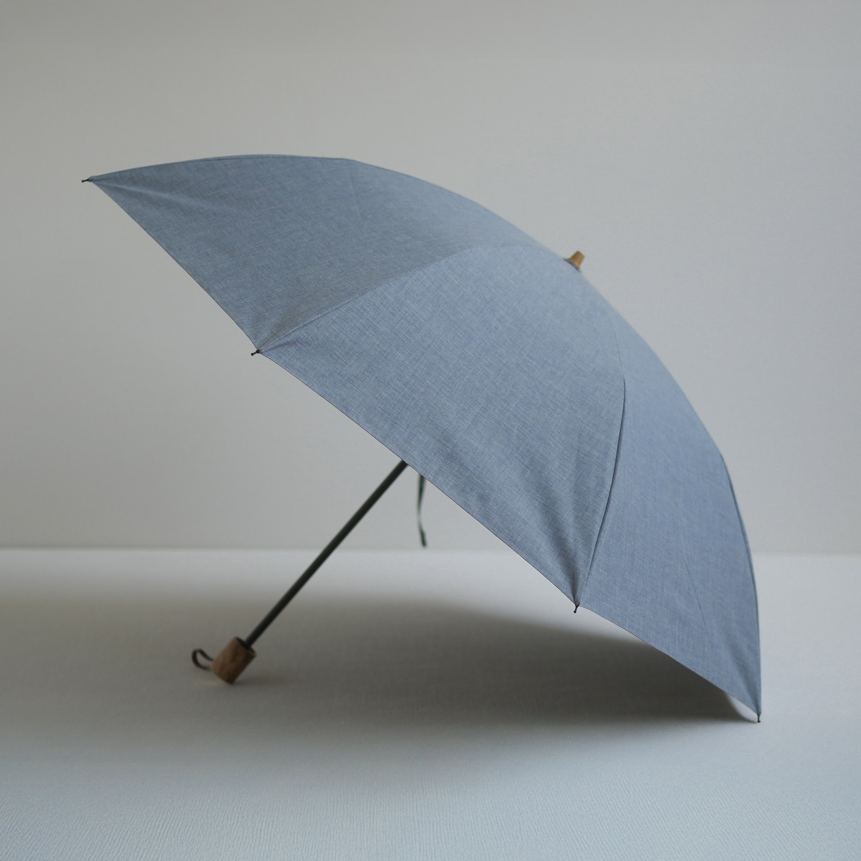 折りたたみ傘 メンズ 晴雨兼用傘 遮光・遮熱 2段折り 小宮商店 Chambray Shade スカイブルー