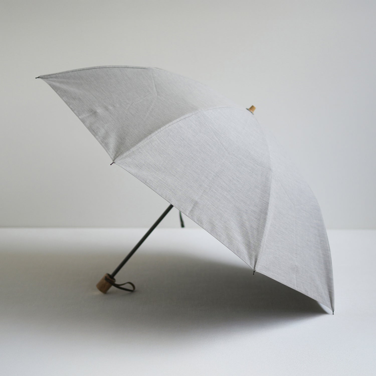 折りたたみ傘 メンズ 晴雨兼用傘 遮光・遮熱 2段折り 小宮商店 Chambray Shade ライトグレー