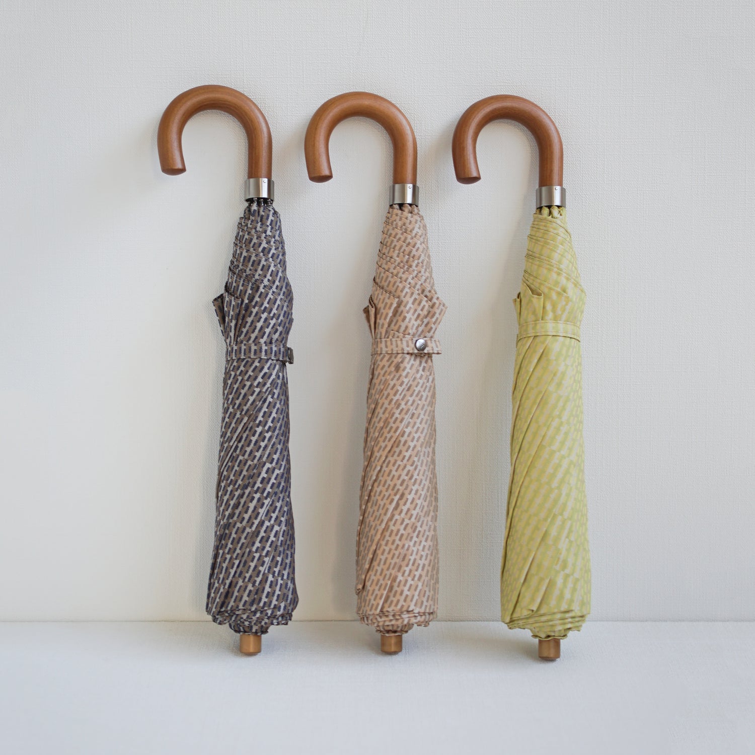 折りたたみ傘 レディース 雨傘 「榛原(はいばら)」千代紙の伝統的な図案「組木(くみき)」