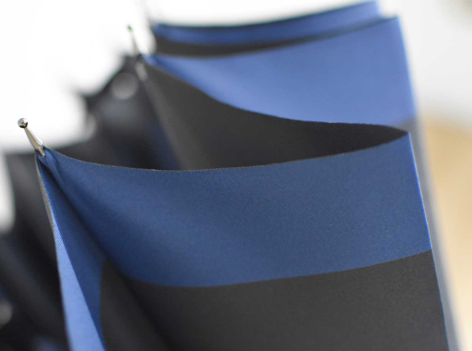 長傘 メンズ 雨傘 淵のラインがファッションのアクセントに