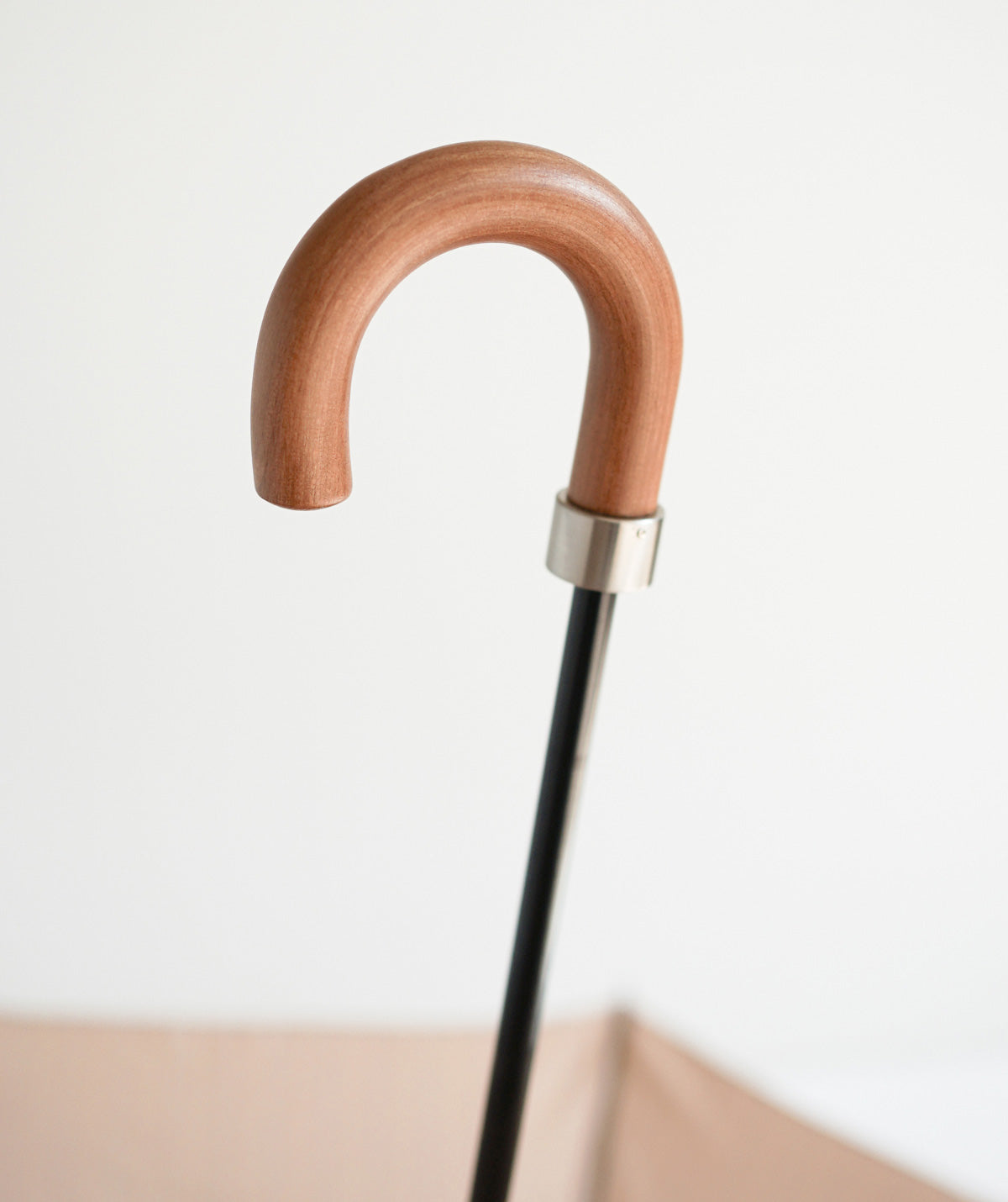 折りたたみ傘 レディース 雨傘 雨晴兼用傘 持ちやすく、ちょうどいいサイズ感のブナのハンドル