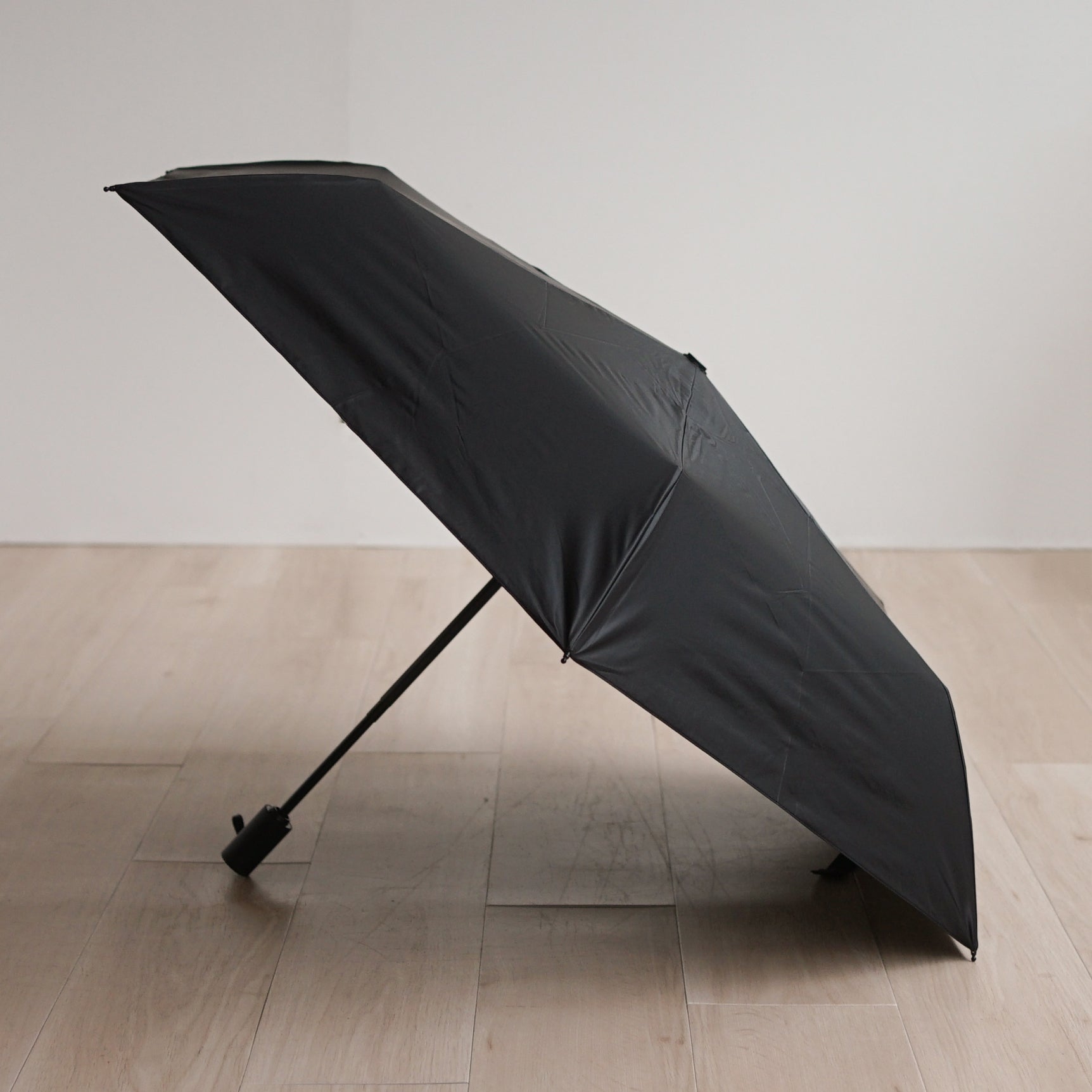 Automatic opening and closing umbrella for both sunny and rainy days 55cm