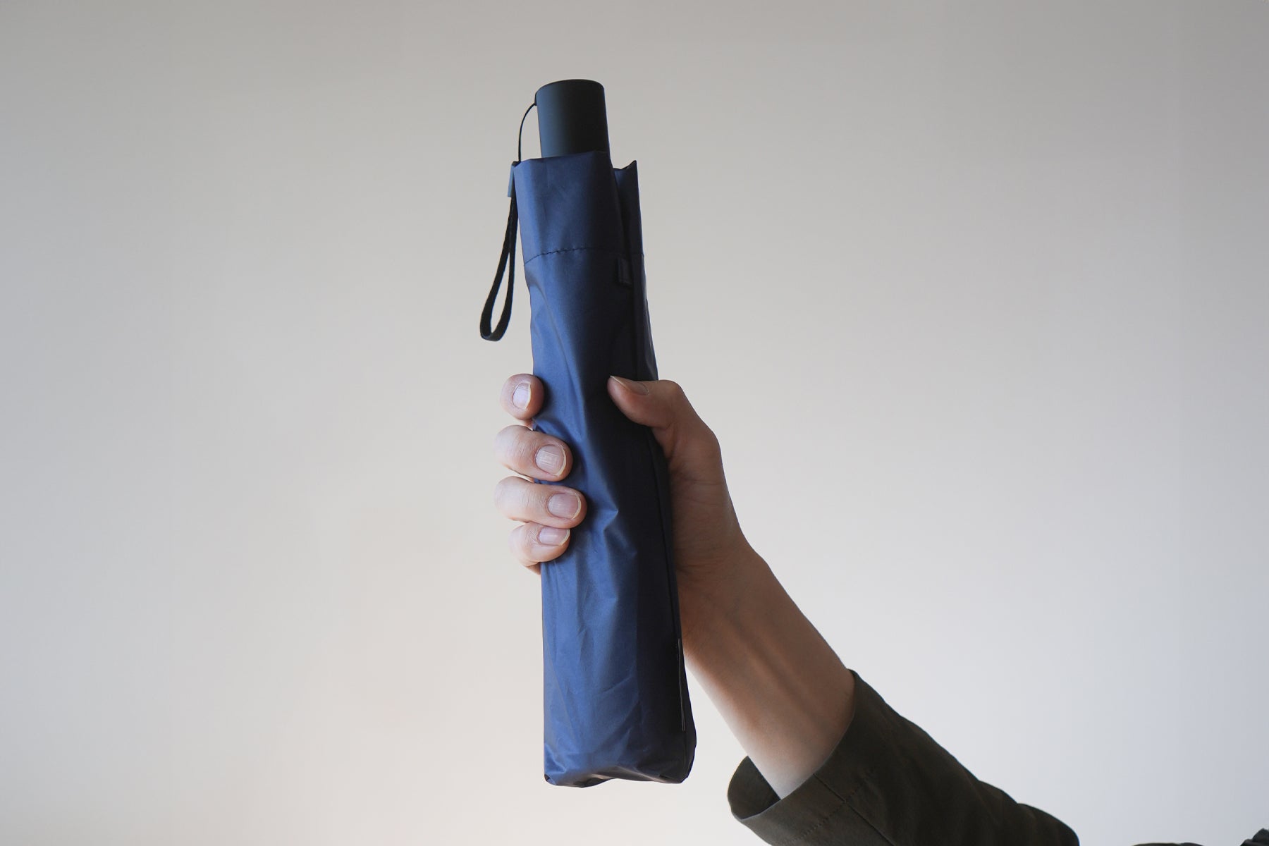 A one-touch folding umbrella for both sun and rain, 55cm, also