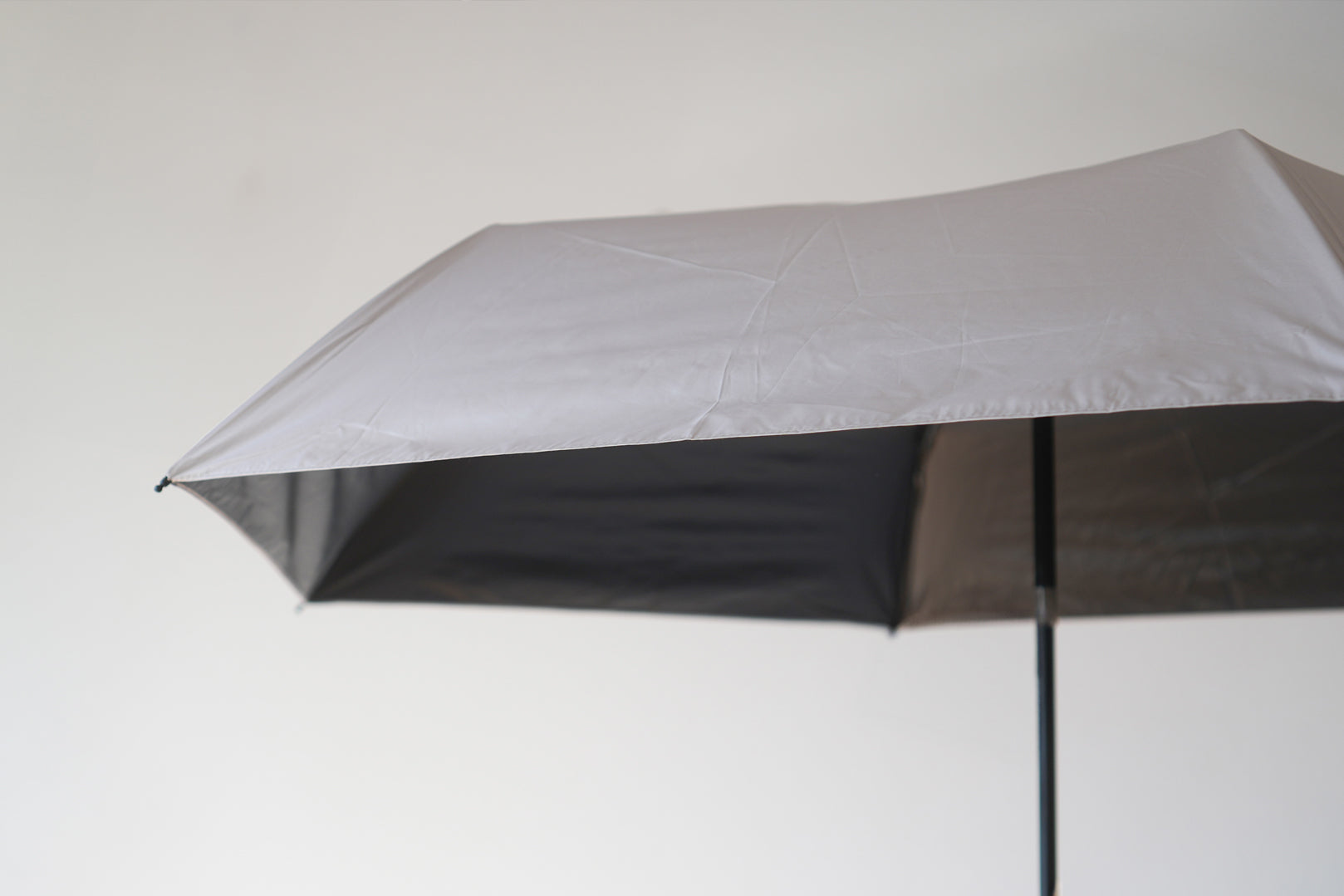 メンズ日傘としてもおすすめのワンタッチ晴雨兼用折りたたみ傘 60cm