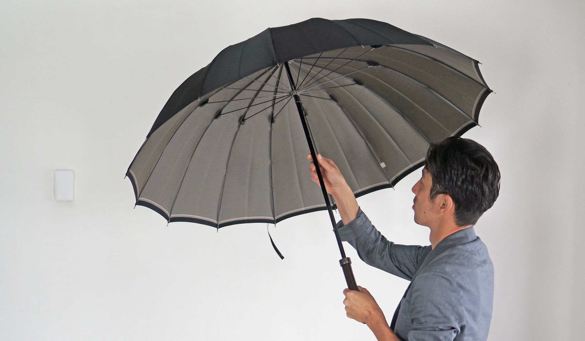 甲州織の伝統的な縞模様（ボーダー柄）の雨晴兼用傘『裏縞』 | 傘専門
