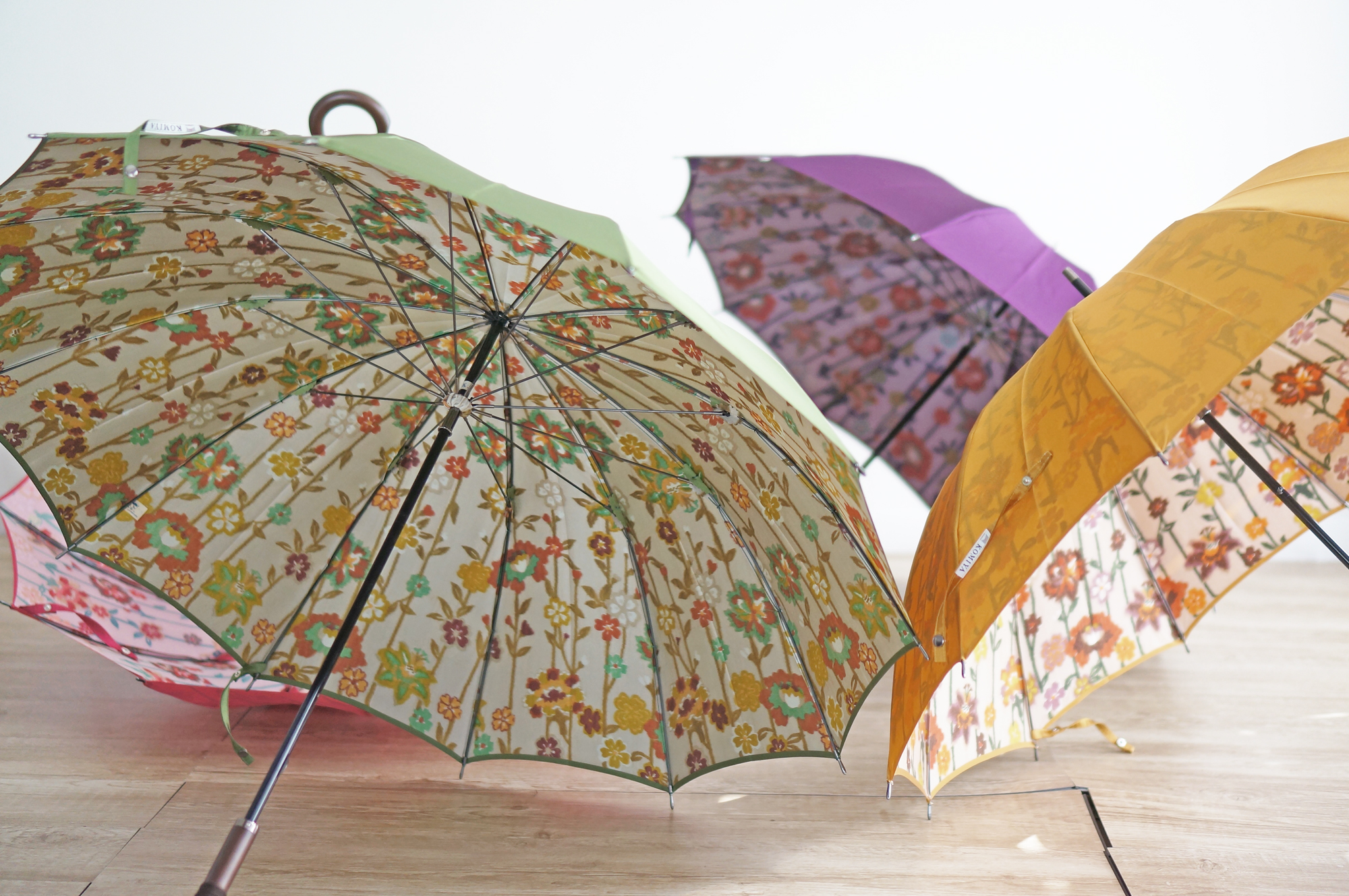 甲州織の華やかな和の花柄が一面に咲く、雨晴兼用傘『和花』 | 傘専門 