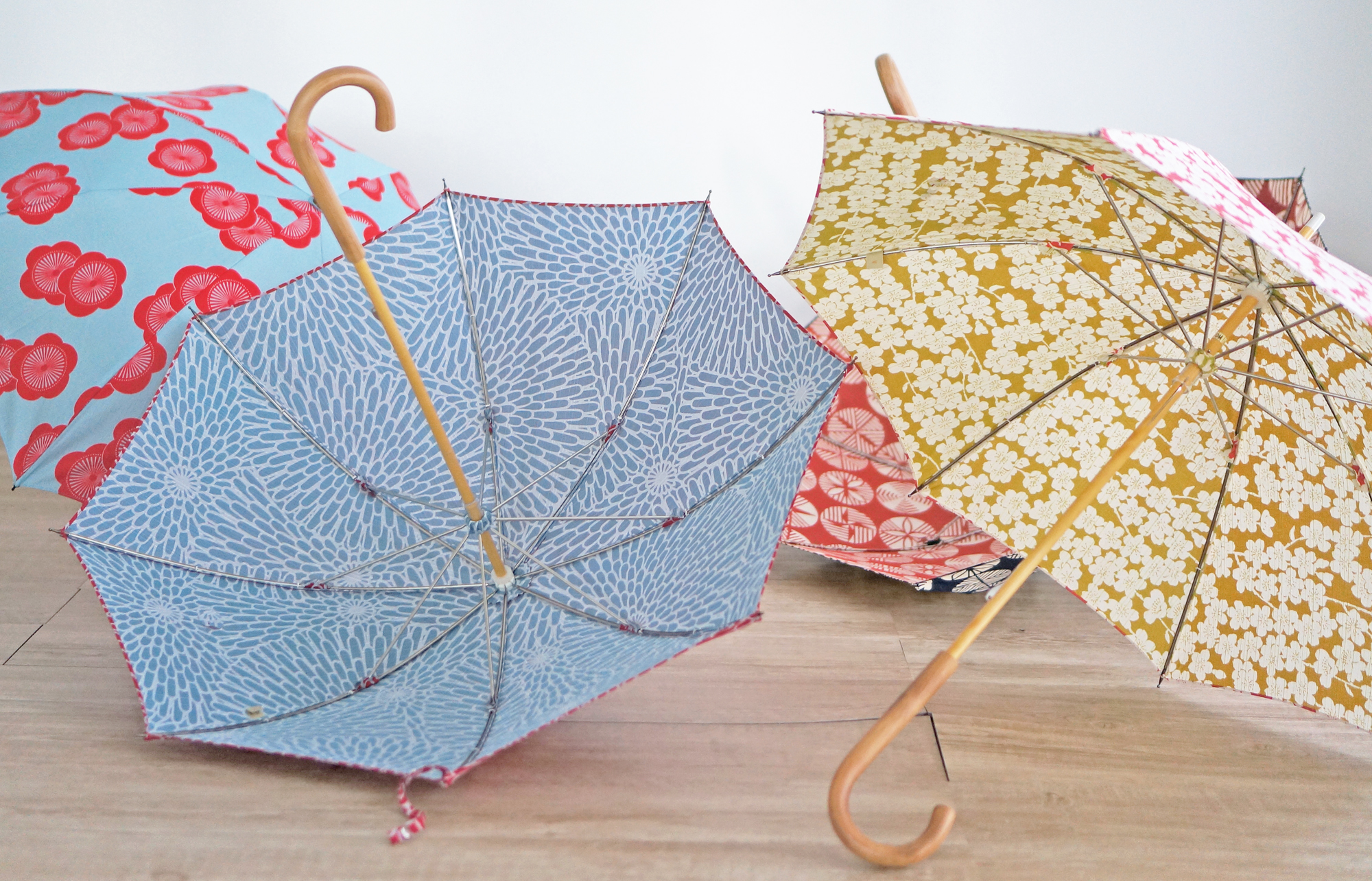伝統的な型絵染めのレディース日傘（晴雨兼用傘）『伊砂文様』 | 傘 