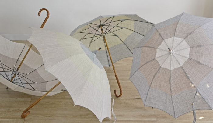 水彩画のようなデザインのほぐし織、レディース雨傘『にじみほぐし 